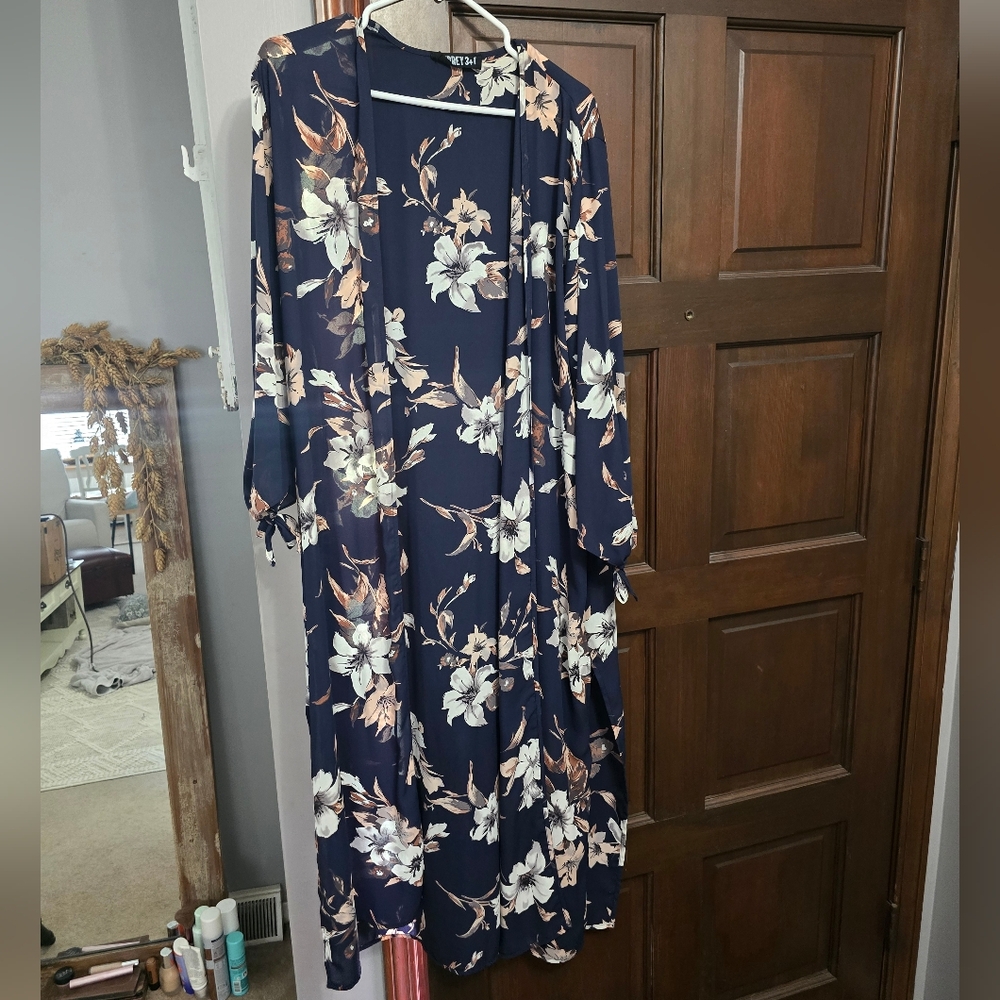 Audrey 3+1 Navy and White Bell Sleeve W Ties Kimono
